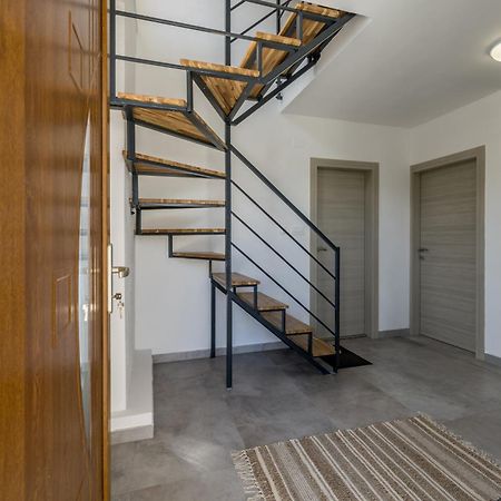 Apartments With A Parking Space Splitska, Brac - 23168 Supetar Exterior foto