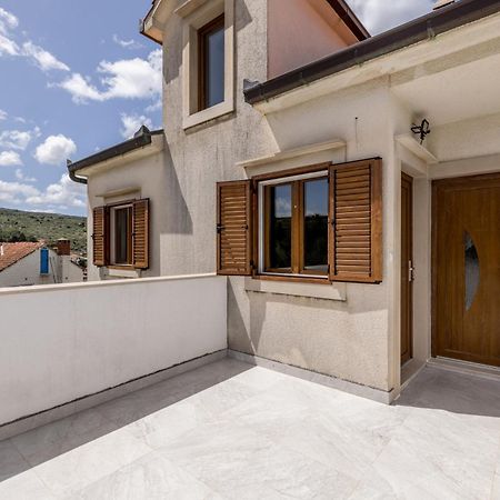 Apartments With A Parking Space Splitska, Brac - 23168 Supetar Exterior foto