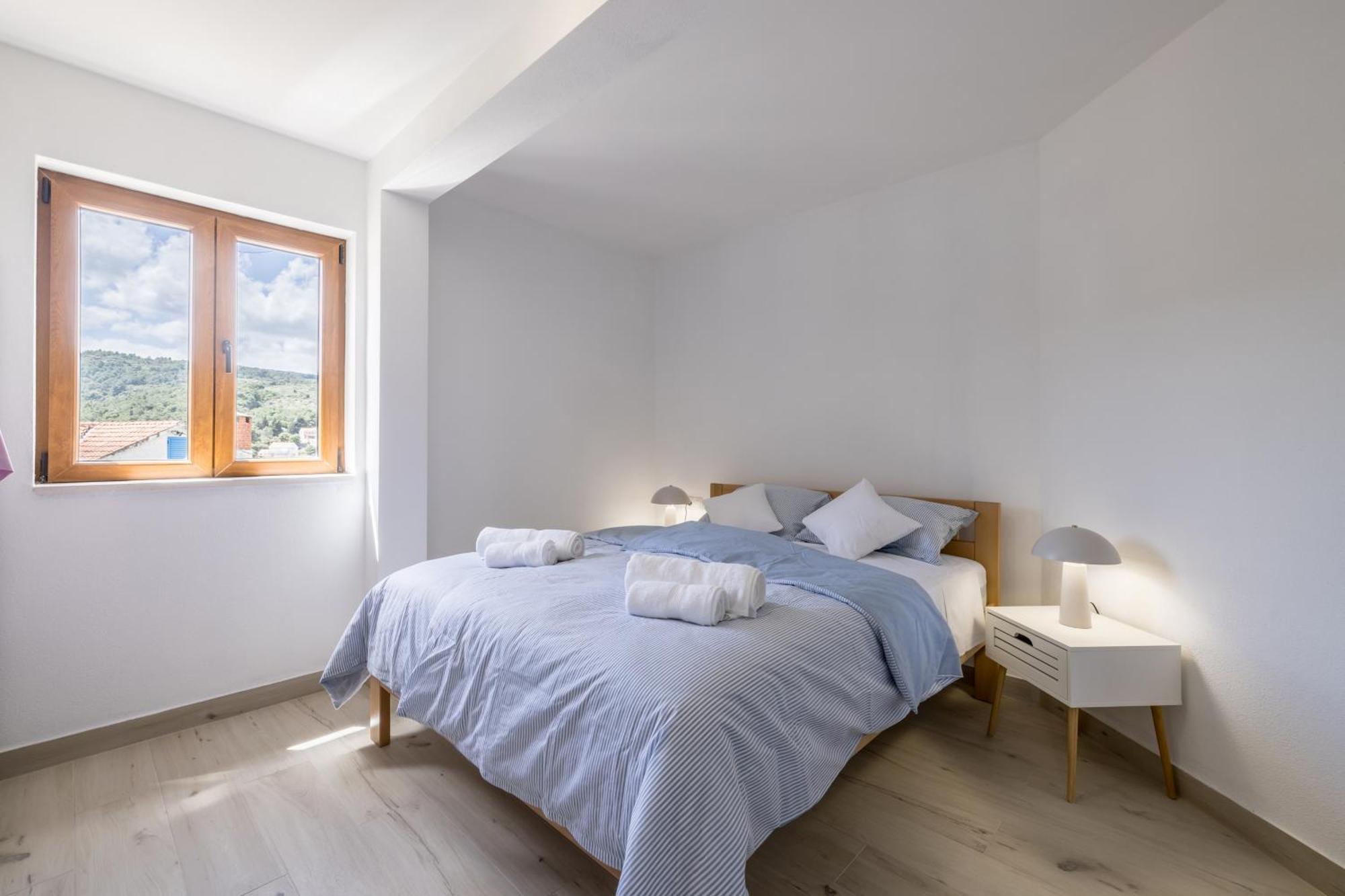 Apartments With A Parking Space Splitska, Brac - 23168 Supetar Exterior foto